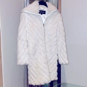 🌲⭐️🎁💝 Price Drop! Marciano Real White Rabbit Fur coat perfect condition-small